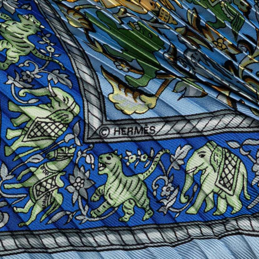 Hermès Chasse En Inde Silk Plisse Scarf Blue Silk Very good condition - Box View