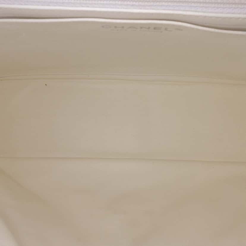 Chanel Jumbo Classic Caviar Double Flap White Leather Good condition - Model View