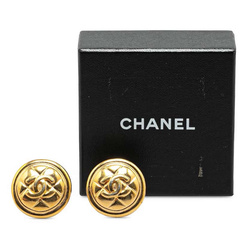 Chanel Gold Plated CC Quilted Clip On Earrings Gold Metal Good condition - Model View