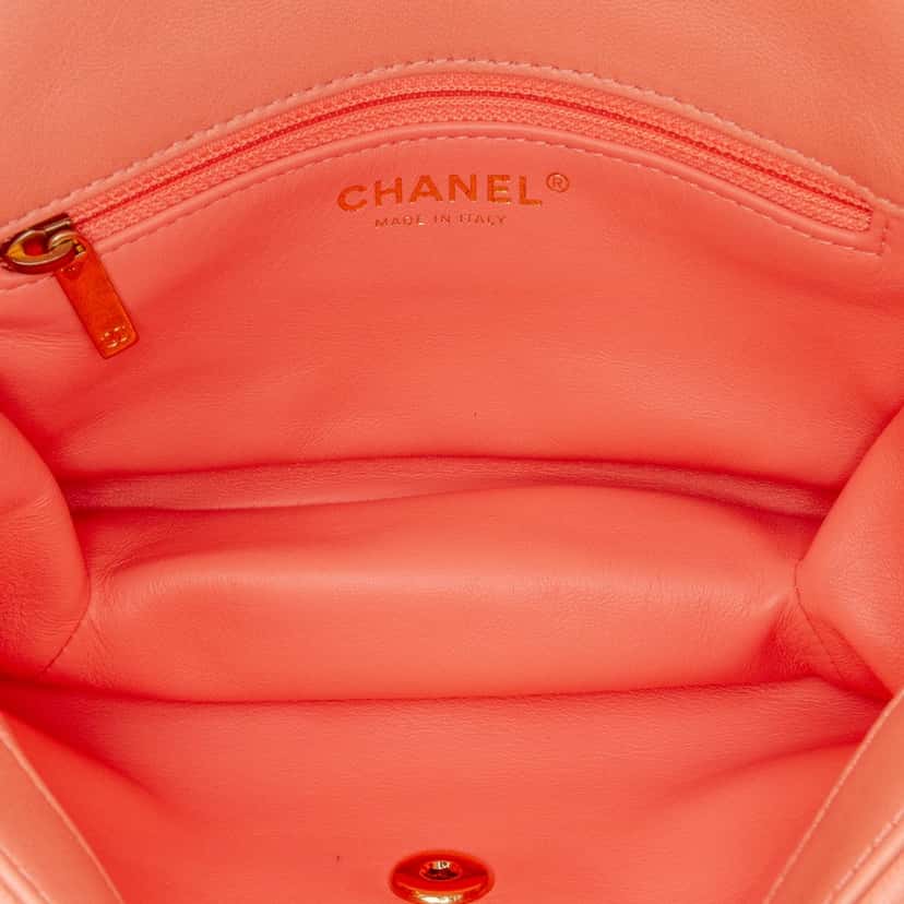 Chanel Small Lambskin Color Match Flap Pink Leather Very good condition - Model View