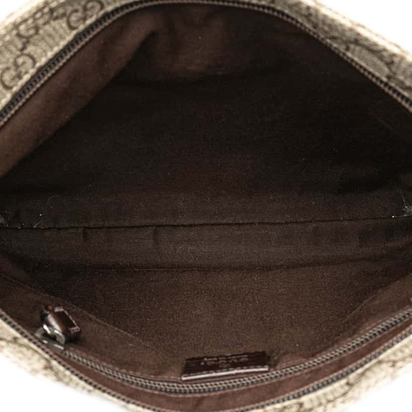 Gucci GG Supreme Crossbody Brown Canvas Good condition - Model View