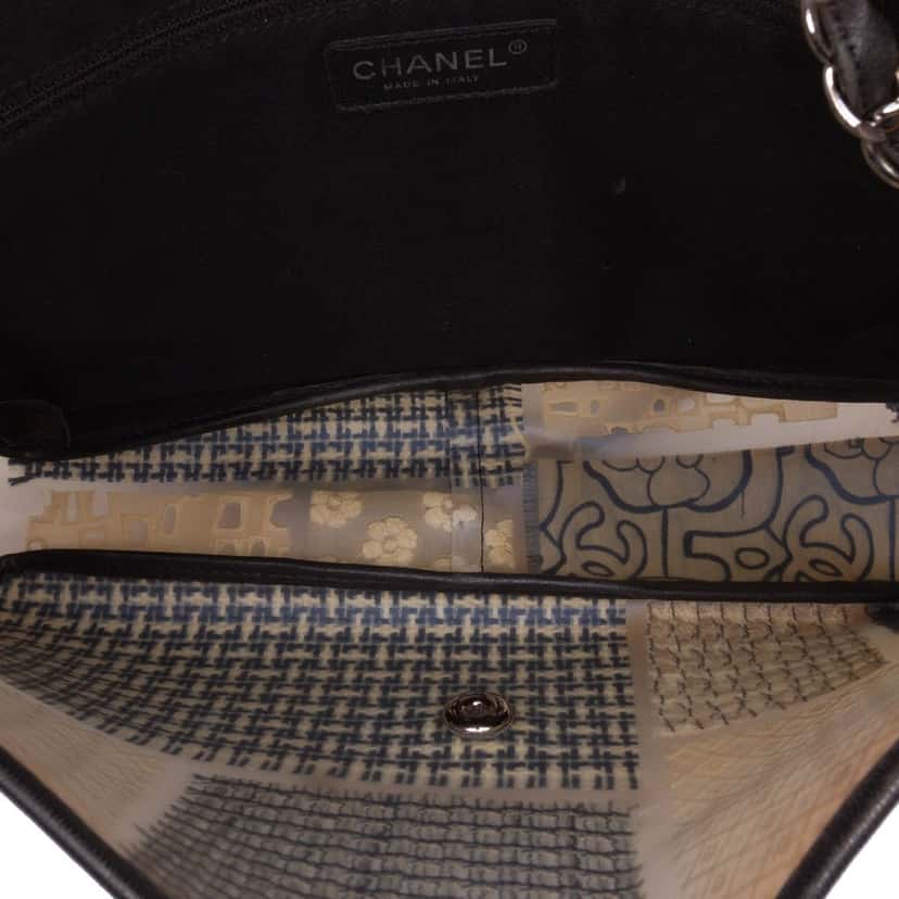 Chanel Jumbo PVC and Tweed Patchwork Single Flap White Fair condition - Model View