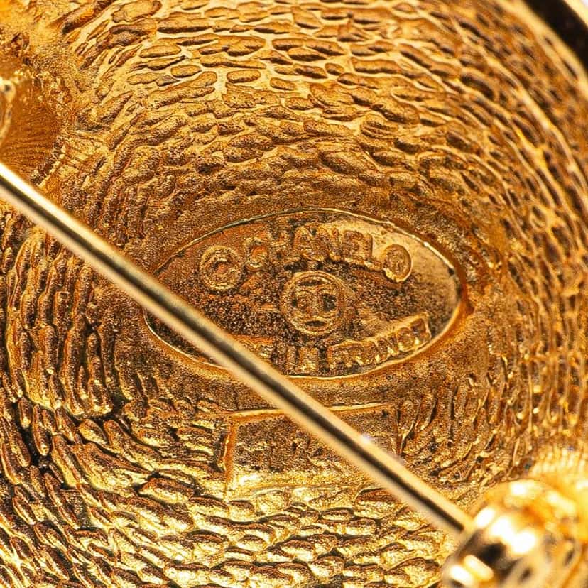 Chanel Gold Plated CC Quilted Round Brooch Gold Metal Good condition - Inside View