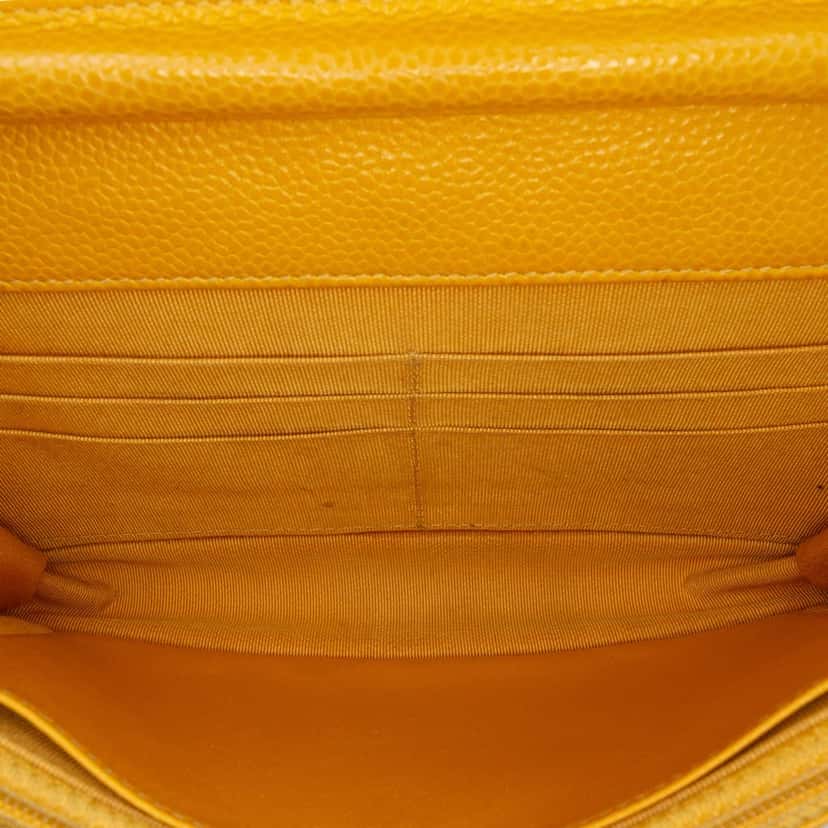 Chanel CC Quilted Caviar Wallet on Chain Yellow Leather Good condition - Model View