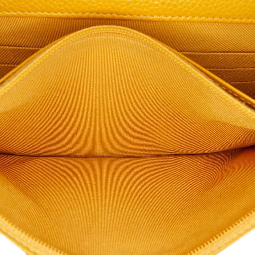 Chanel CC Quilted Caviar Wallet on Chain Yellow Leather Good condition - Box View
