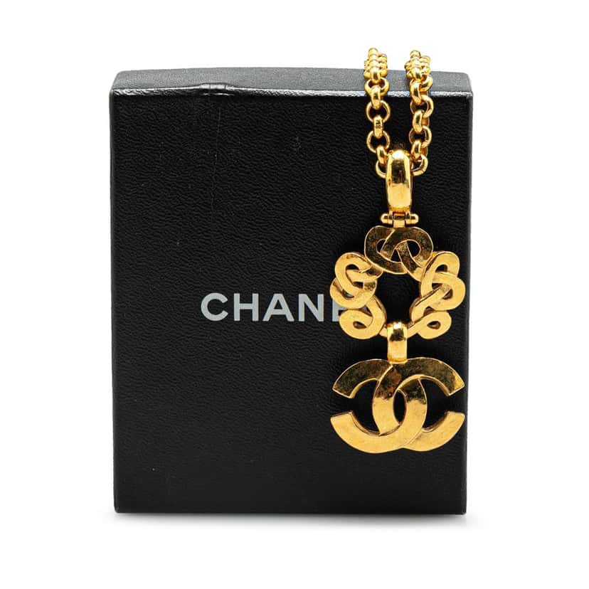 Chanel Gold Plated CC Flower Pendant Necklace Gold Metal Good condition - Model View