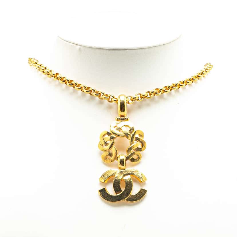 Chanel Gold Plated CC Flower Pendant Necklace Gold Metal Good condition - Box View
