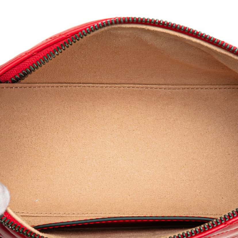 Gucci GG Marmont Matelasse Leather Shoulder Bag Red Leather Very good condition - Model View