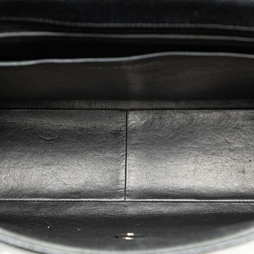 Chanel Jumbo Quilted Caviar Single Flap Black Leather Good condition - Model View