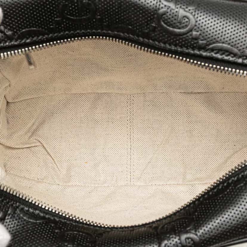 Gucci GG Embossed Leather Crossbody Black Leather Good condition - Model View