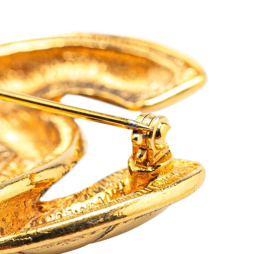 Chanel Gold Plated CC Quilted Brooch Gold Metal Good condition - Model View