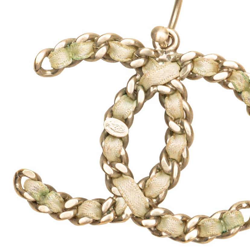 Chanel Gold Plated CC Woven Canvas Push Back Earrings Gold Metal Good condition - Model View