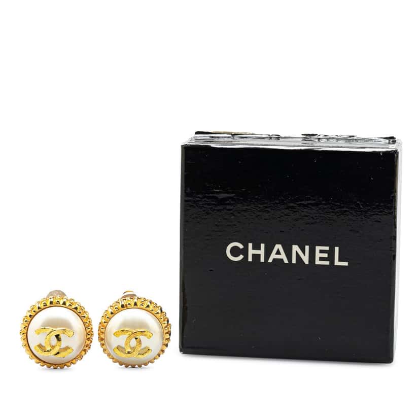 Chanel Gold Plated CC Faux Pearl Clip on Earrings Gold Metal Good condition - Model View