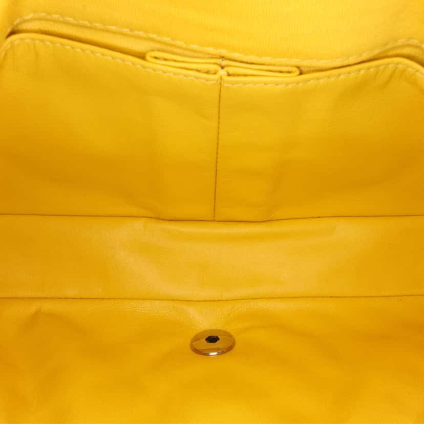 Chanel Chevron Jersey East West Flap Yellow Cotton Very good condition - Model View