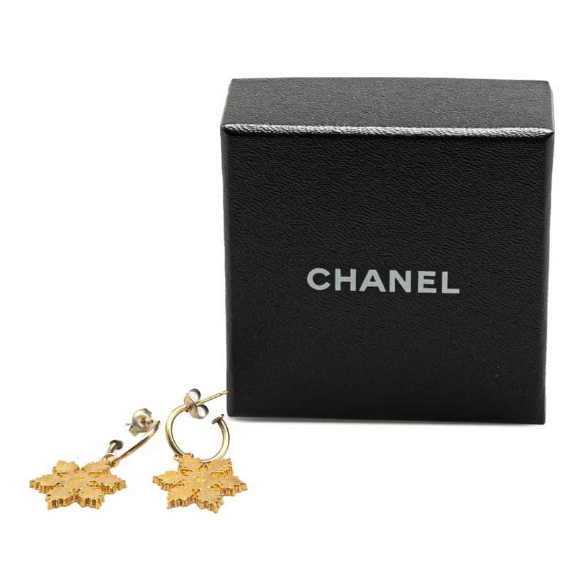 Chanel Gold Plated Snowflakes Hoop Push Back Earrings Gold Metal Good condition - Model View