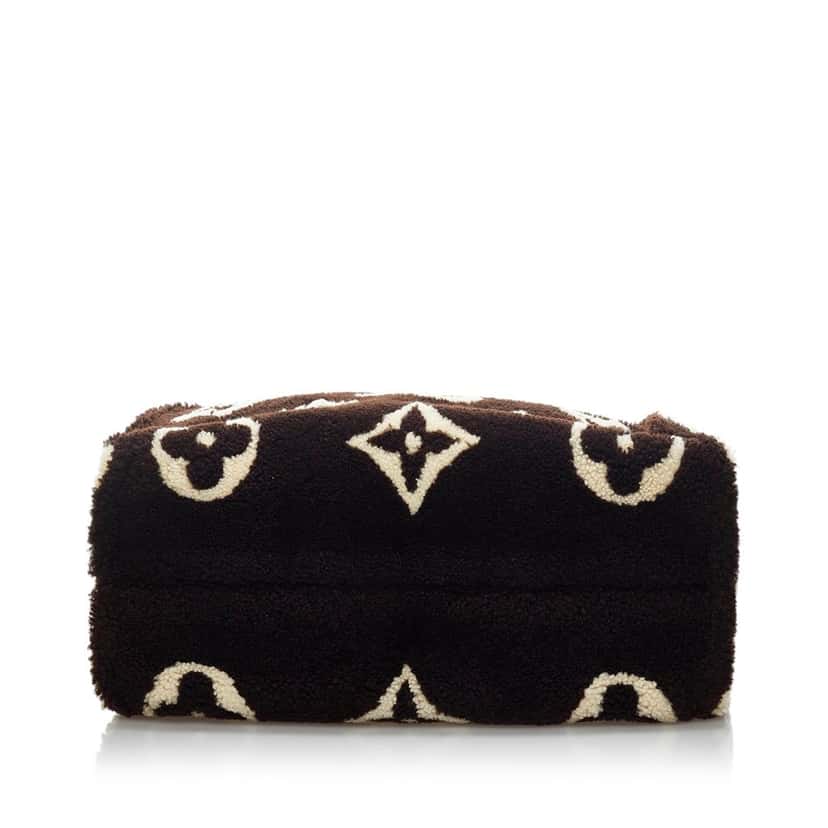 Louis Vuitton Monogram Giant Shearling Teddy Onthego GM Black Wool Good condition - Model View