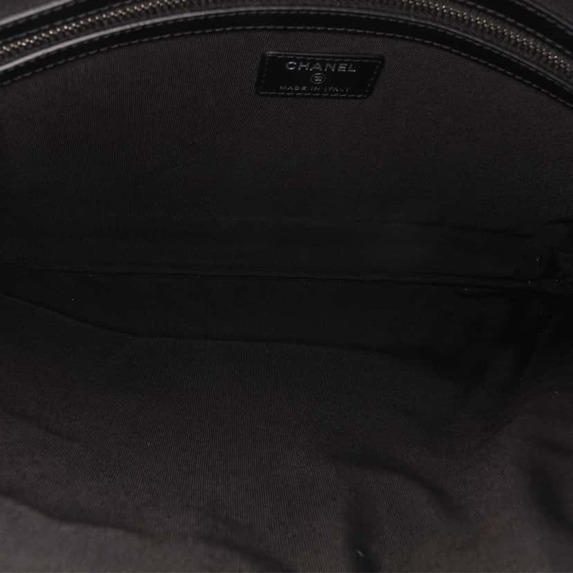 Chanel Large Diagonal Chevron Calfskin Tassel O Case Clutch Black Leather Good condition - Model View