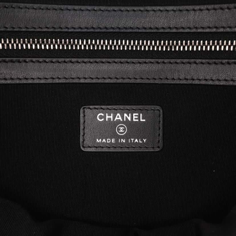 Chanel Large Diagonal Chevron Calfskin Tassel O Case Clutch Black Leather Good condition - Box View