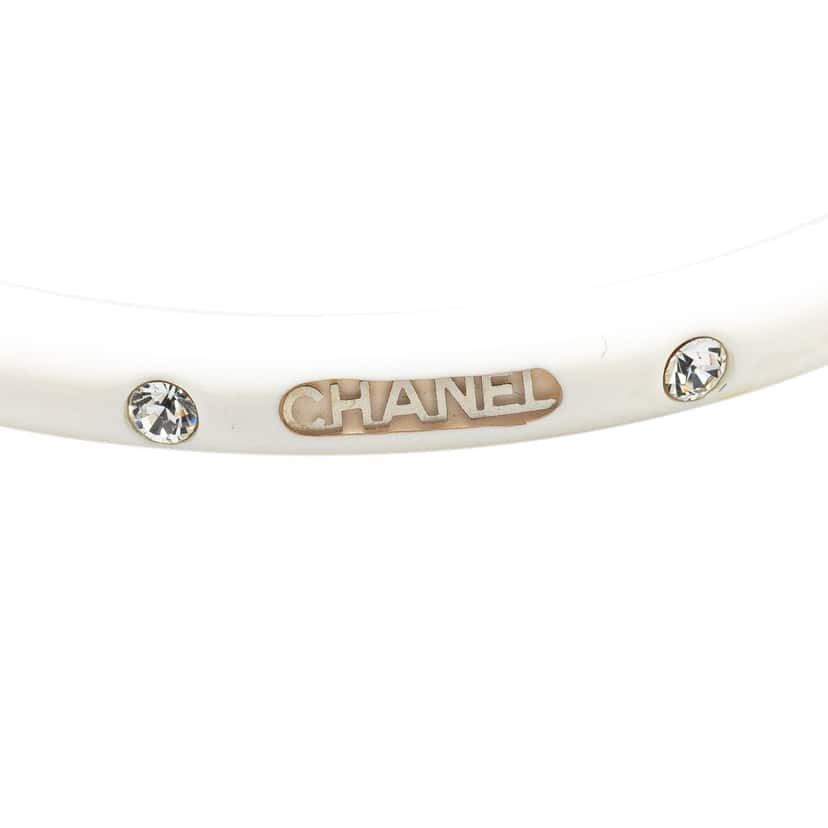 Chanel Resin Rhinestones CC Bangle White Good condition - Model View