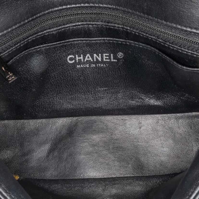 Chanel Mini Rectangular Classic Patent Single Flap Black Leather Good condition - Model View