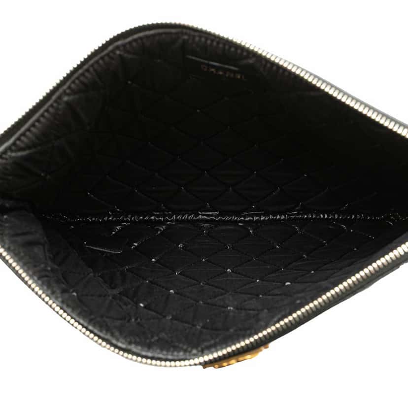 Chanel Medium Quilted Caviar Boy O Case Clutch Black Leather Good condition - Model View
