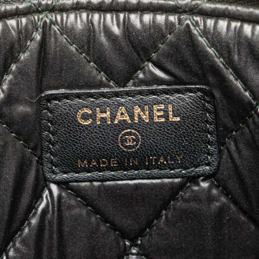 Chanel Medium Quilted Caviar Boy O Case Clutch Black Leather Good condition - Box View