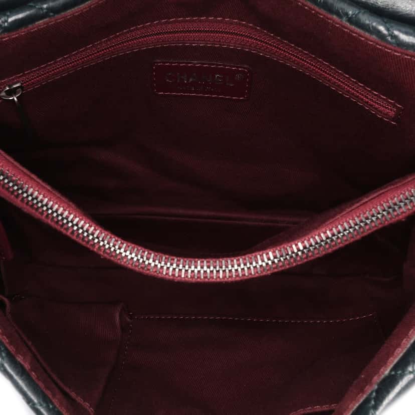Chanel Quilted Aged Calfskin Logo Accordion Flap Green Leather Good condition - Model View