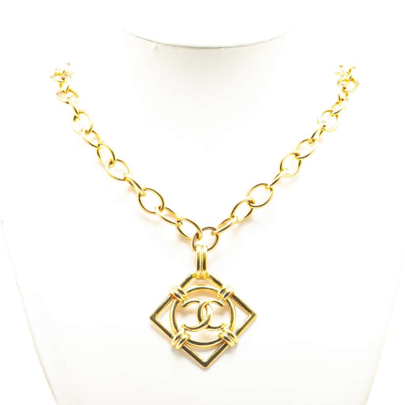 Chanel Gold Plated CC Diamond Shape Pendant Necklace Gold Metal Good condition - Model View
