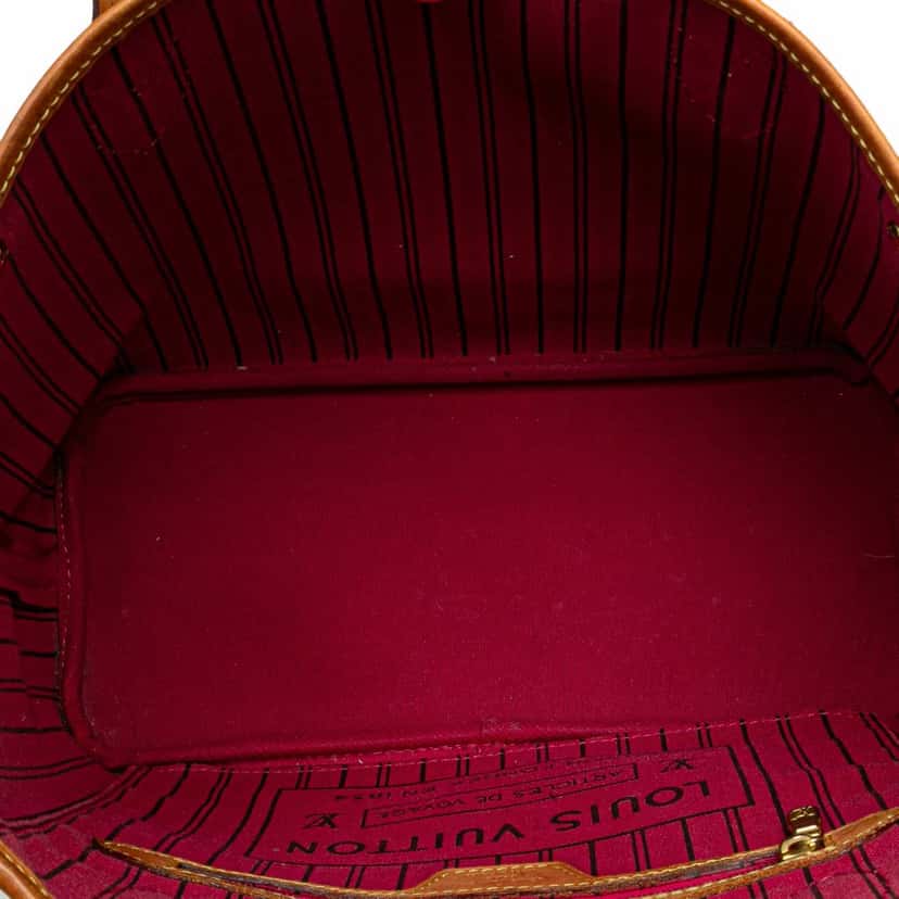 Louis Vuitton Monogram Neverfull PM Brown Canvas Good condition - Model View
