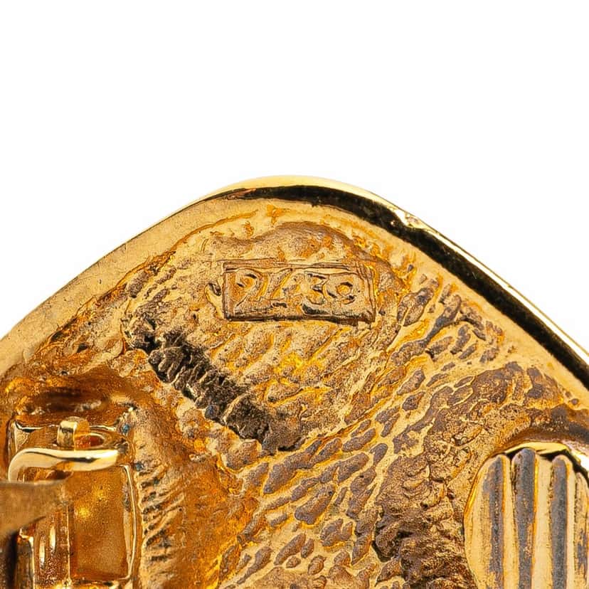 Chanel Gold Plated Matelasse Diamond Clip On Earrings Gold Metal Good condition - Model View