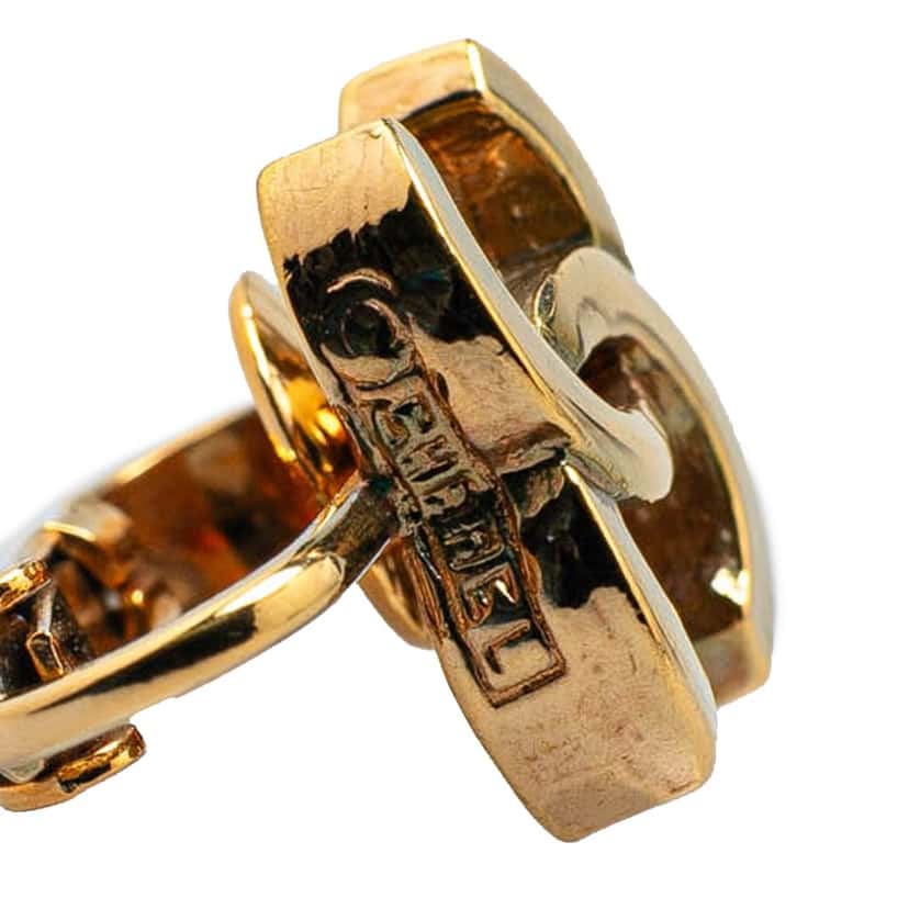 Chanel Gold Plated CC Clip On Earrings Gold Metal Good condition - Model View