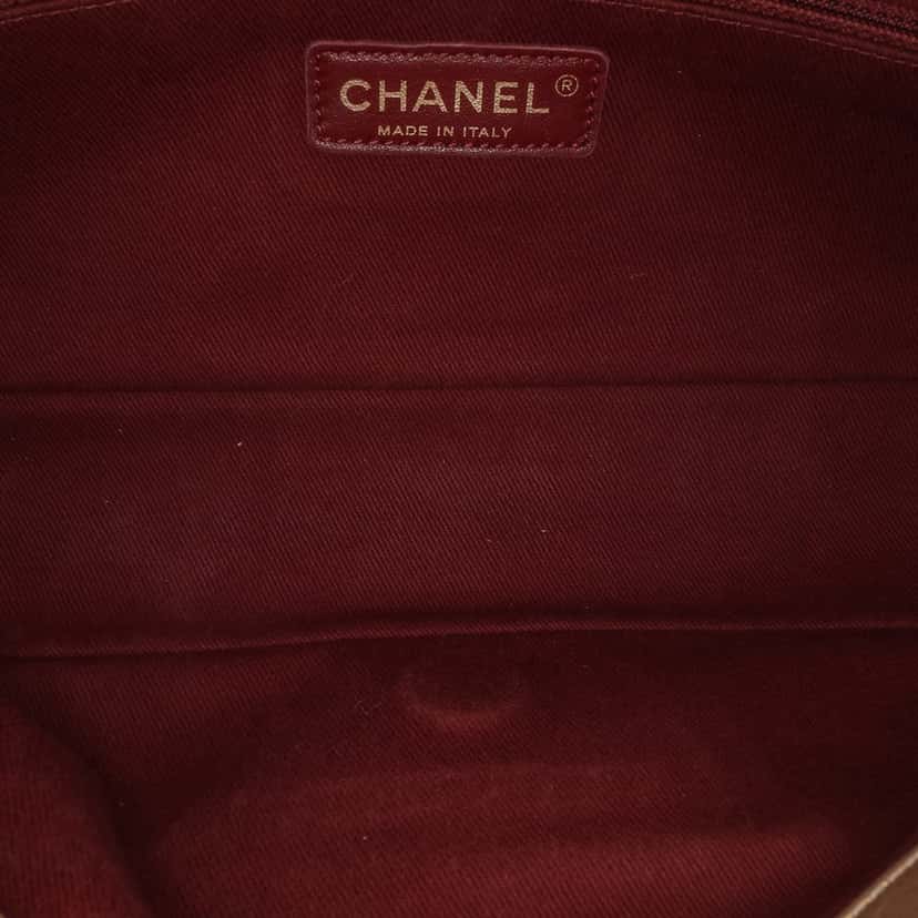 Chanel Medium Quilted Aged Calfskin Pondichery Flap Gold Leather Good condition - Model View