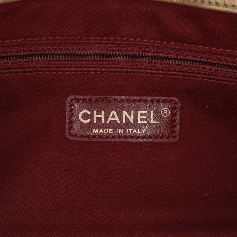 Chanel Medium Quilted Aged Calfskin Pondichery Flap Gold Leather Good condition - Box View