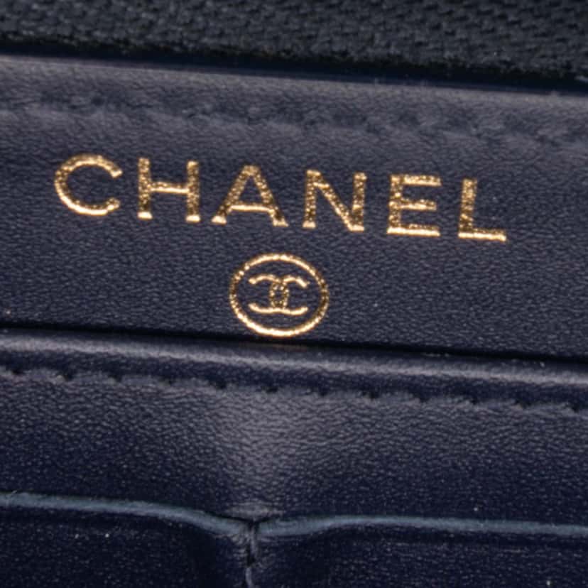 Chanel CC Quilted Caviar Zip Around Long Wallet Blue Leather Good condition - Box View