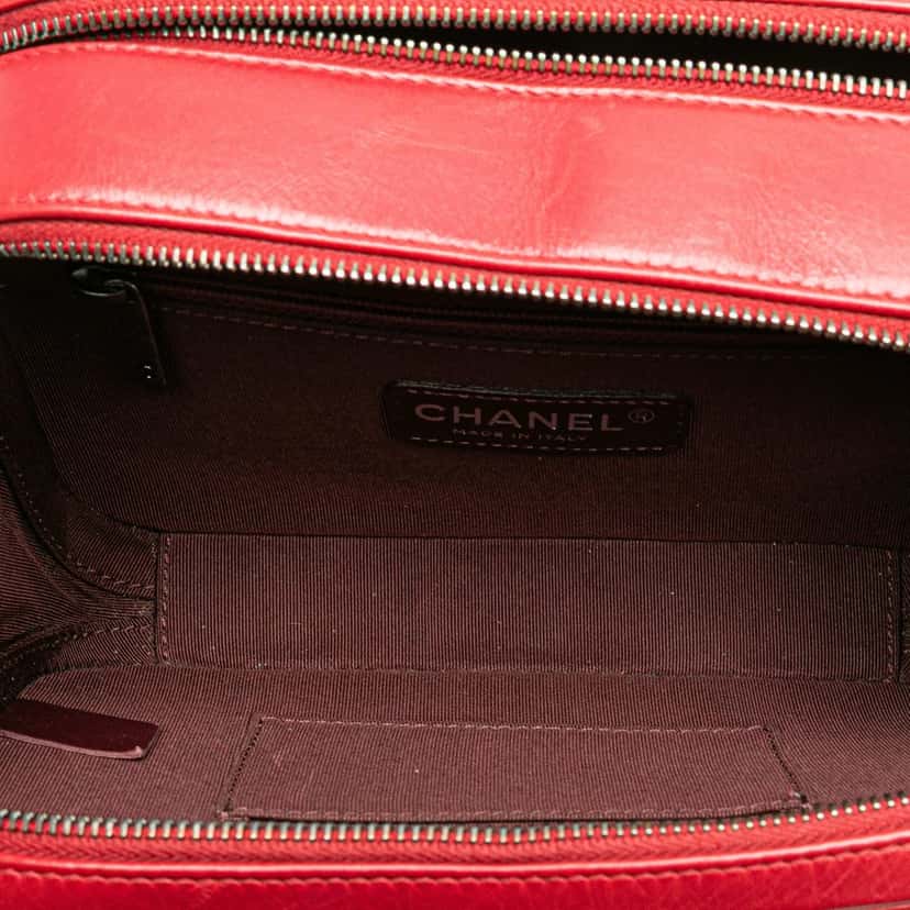 Chanel Small Quilted Glazed Calfskin Coco Boy Camera Bag Red Leather Very good condition - Model View