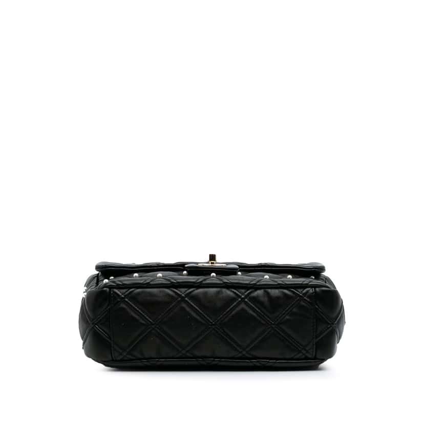 Chanel Medium Quilted Lambskin Pearl Studs Flap Black Leather Good condition - Inside View