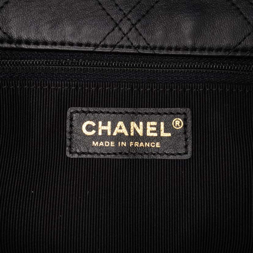 Chanel Medium Quilted Lambskin Pearl Studs Flap Black Leather Good condition - Box View