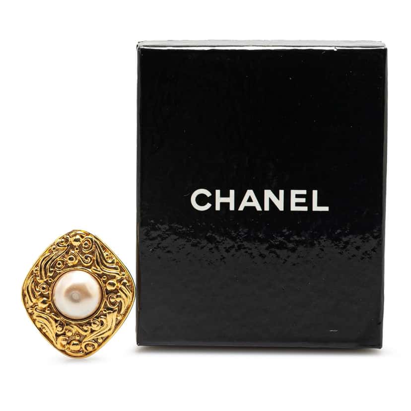 Chanel Gold Plated Faux Pearl Brooch Gold Metal Good condition - Box View