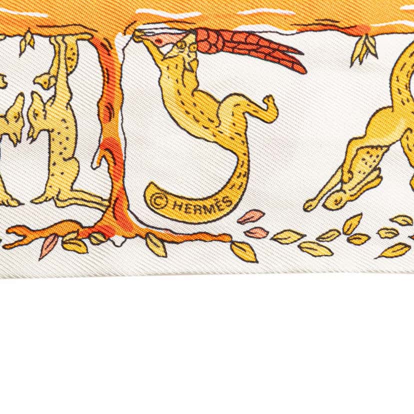 Hermès Alphabet Twilly Silk Scarf White Silk Very good condition - Model View