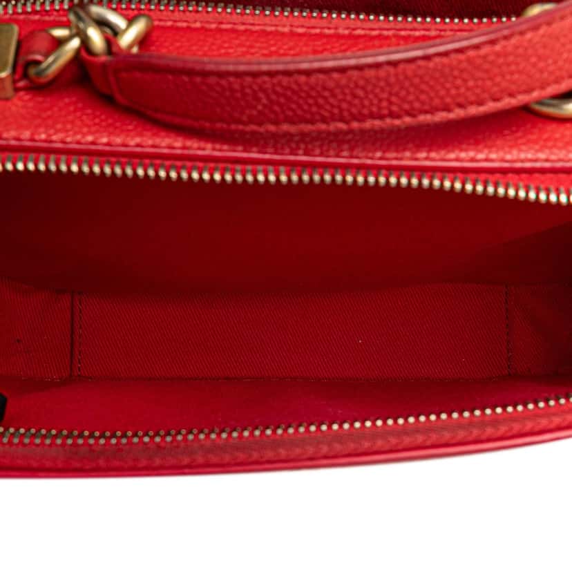 Chanel Small Quilted Caviar Top Handle Camera Bag Red Leather Very good condition - Model View