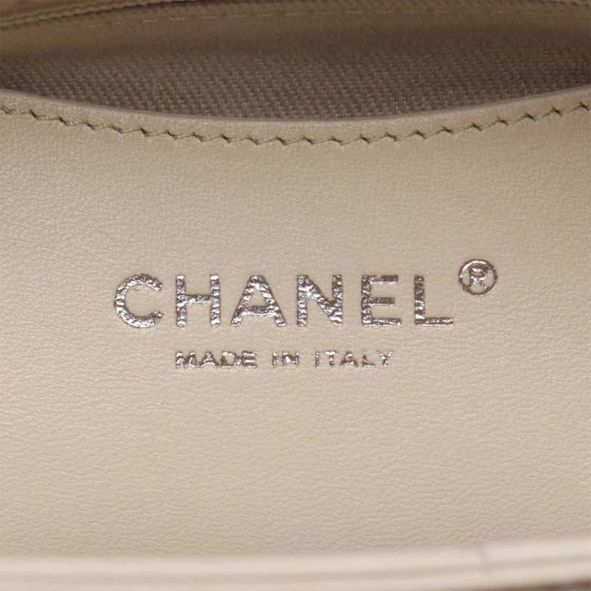 Chanel Large Aged Calfskin Just Mademoiselle Bowling Bag White Leather Good condition - Model View