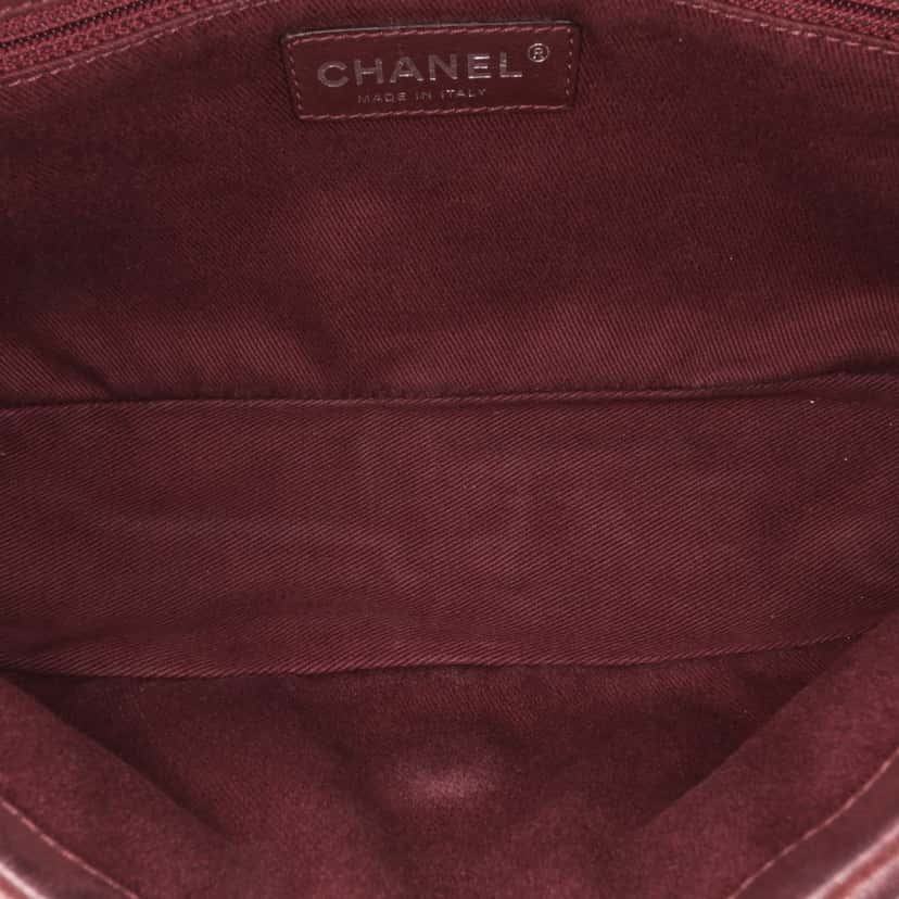 Chanel Medium Iridescent Calfskin In The Mix Flap Red Leather Good condition - Model View