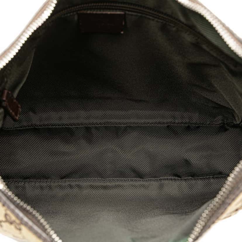 Gucci GG Canvas Crossbody Brown Canvas Good condition - Model View
