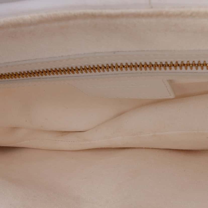 Dior Ultra Matte Woven Calfskin Saddle Bag White Leather Good condition - Model View