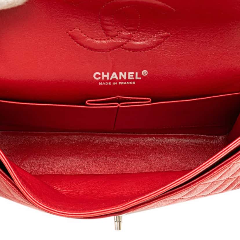 Chanel Medium Classic Caviar Double Flap Red Leather Good condition - Model View