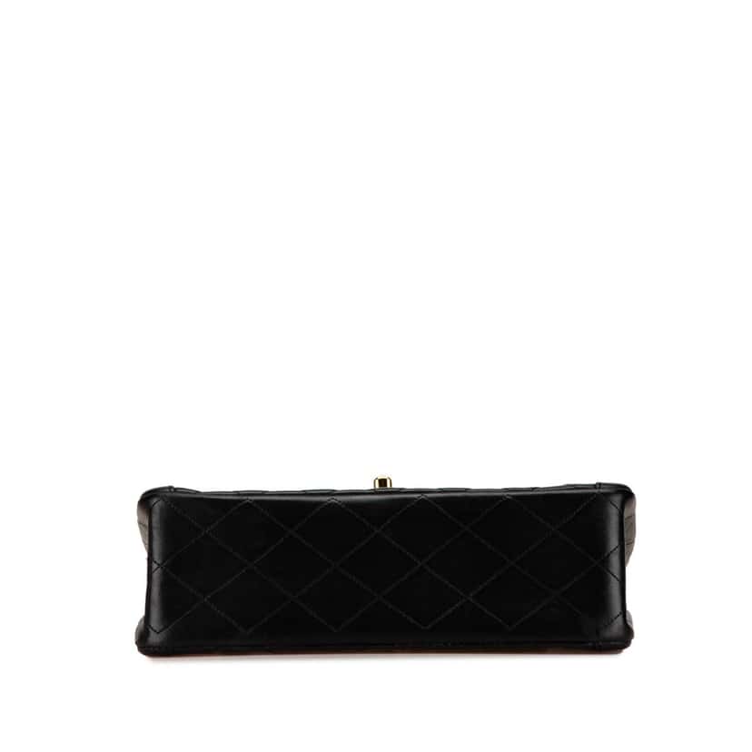 Chanel CC Quilted Lambskin Single Flap Black Leather Good condition - Model View