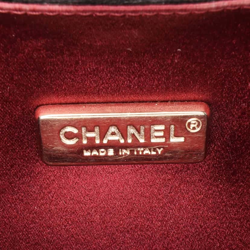 Chanel Quilted Lambskin Chain Around Clutch Black Leather Good condition - Box View