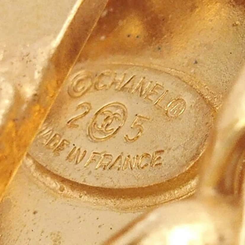 Chanel Gold Plated CC Wheat Medallion Clip On Earrings Gold Metal Good condition - Model View