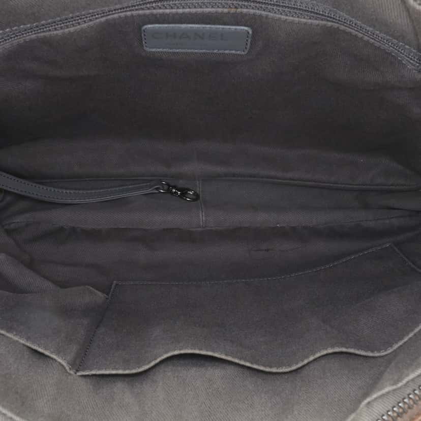 Chanel Quilted Iridescent Calfskin Relax CC Satchel Brown Leather Good condition - Model View