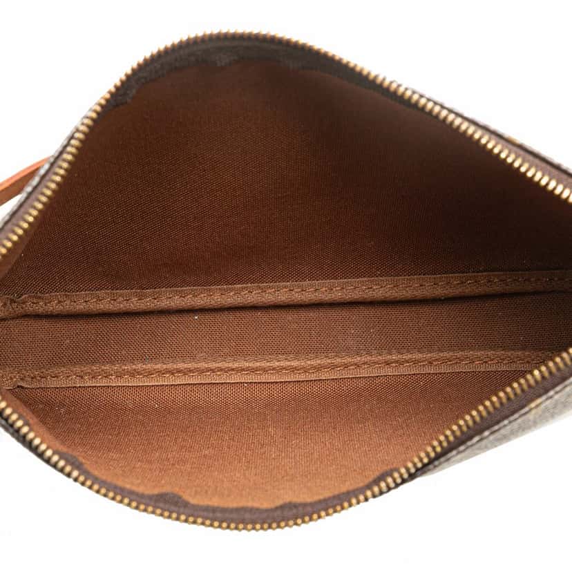 Louis Vuitton Monogram Pochette Accessoires Brown Canvas Good condition - Model View